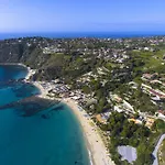 Village Eden 3*