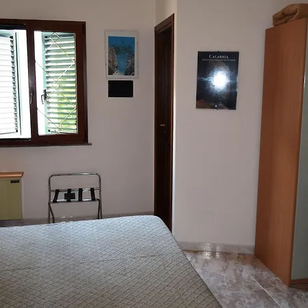 Village Eden 3*