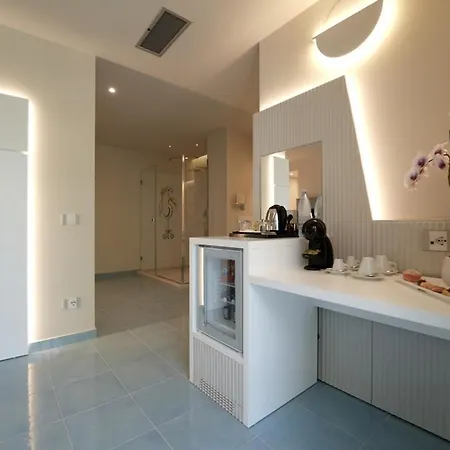 Village Eden מלון