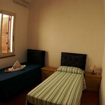 Village Eden מלון