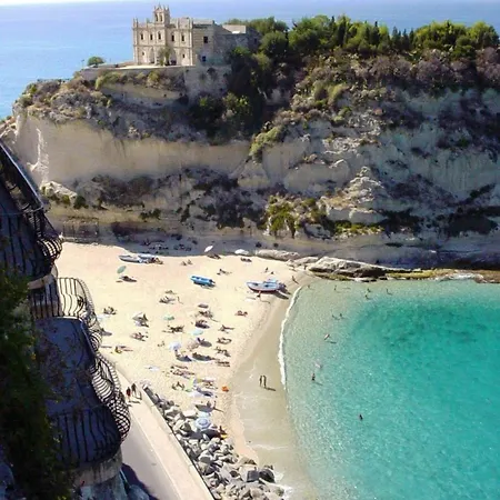 Village Eden מלון