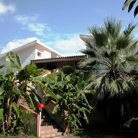 מלון Village Eden