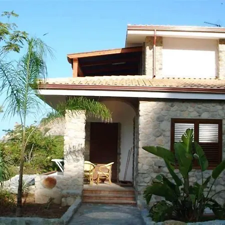 מלון Village Eden 3*