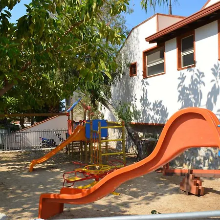 فندق Village Eden 3*