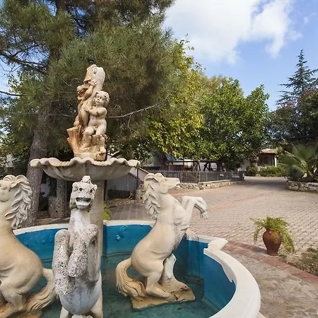 מלון Village Eden